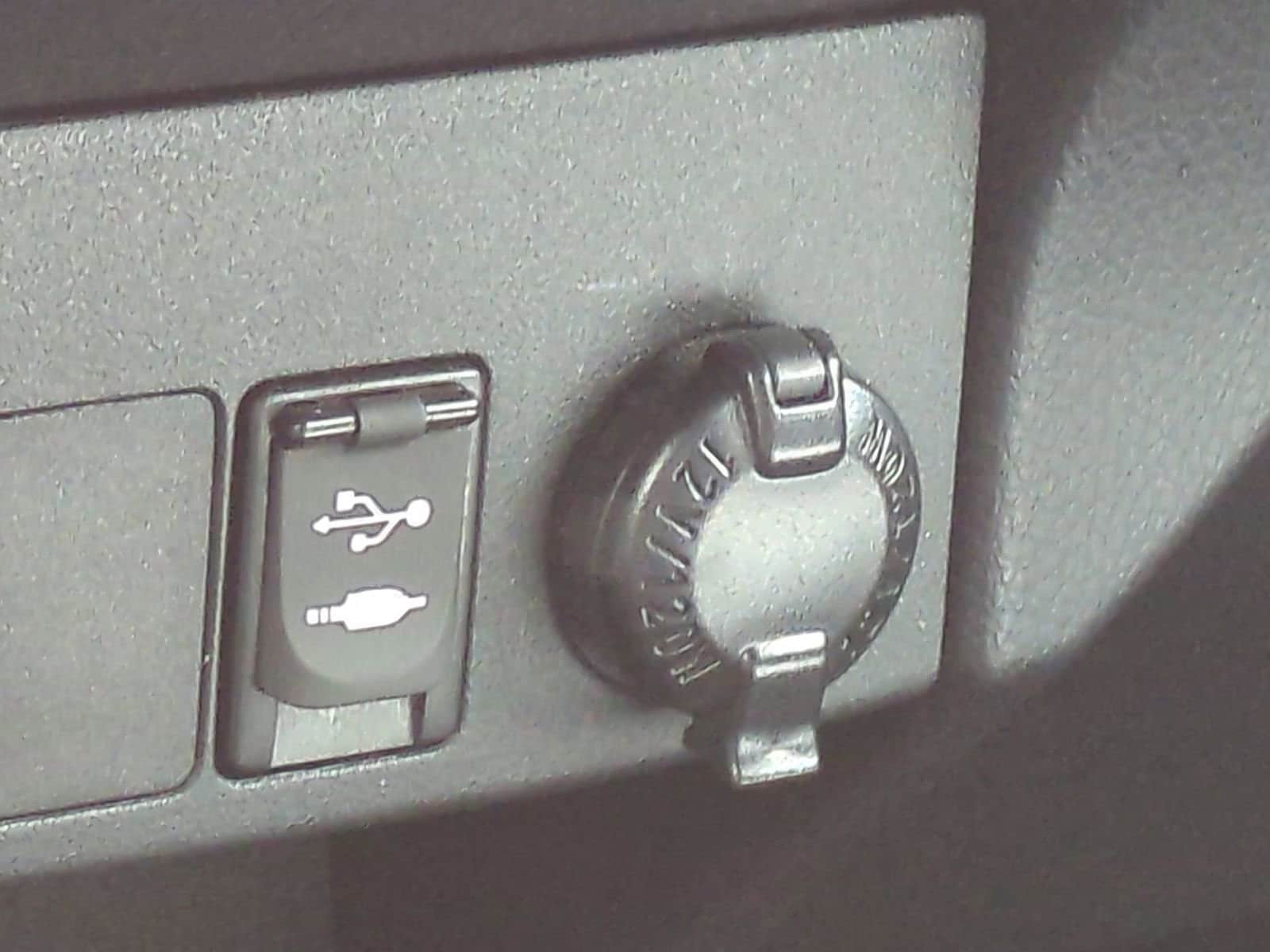 Thumbnail: 2017 Toyota RAV4 - 31
