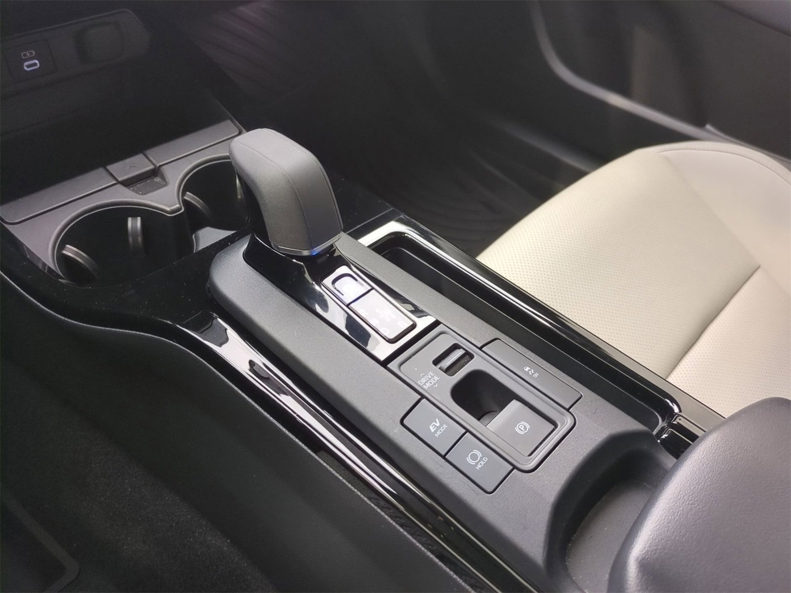 Thumbnail: 2025 Toyota Prius - 32