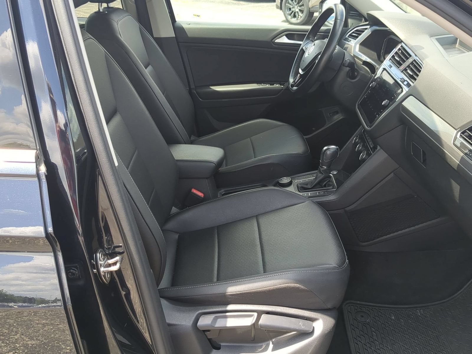Thumbnail: 2019 Volkswagen Tiguan - 21