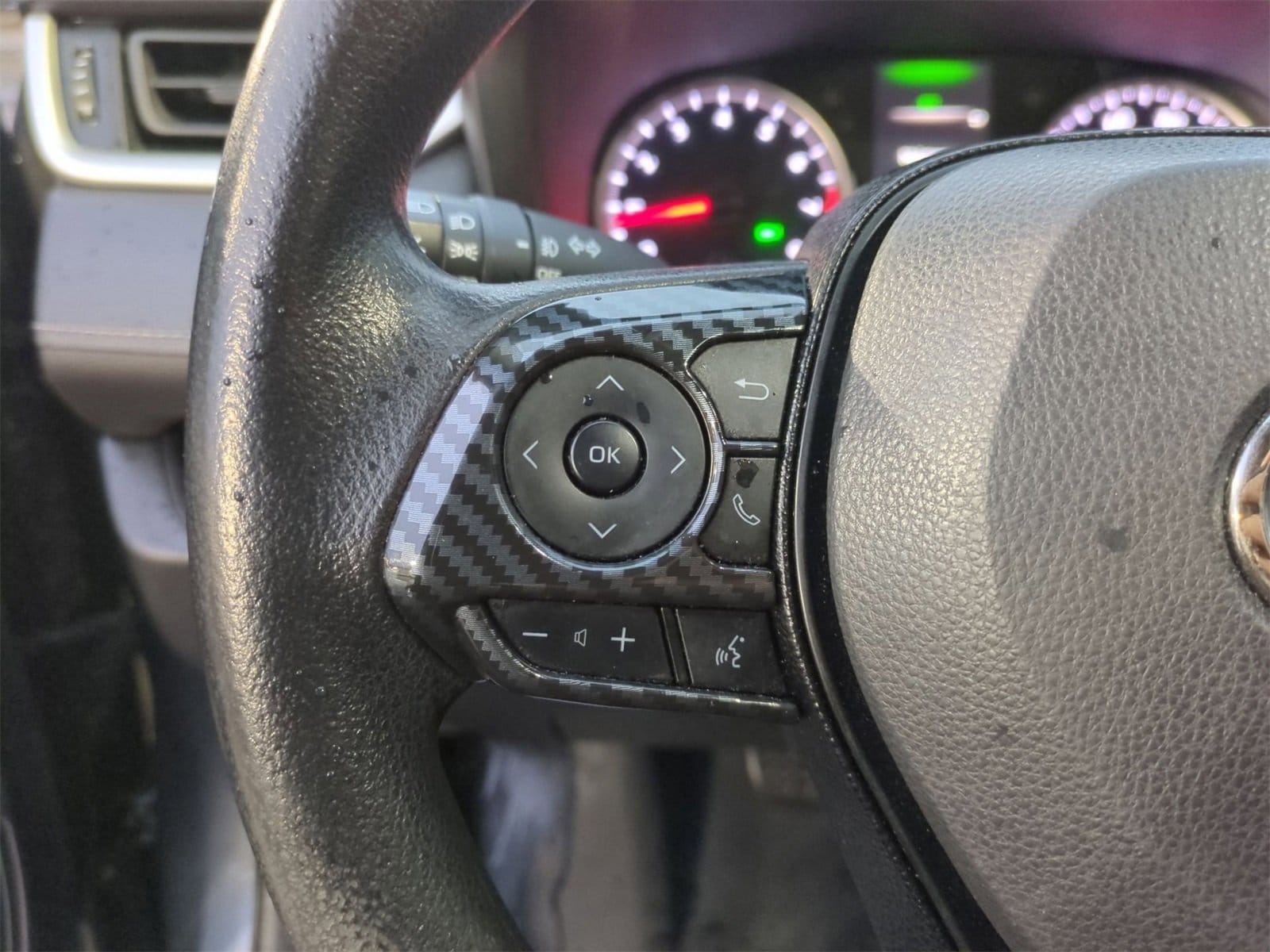 Thumbnail: 2021 Toyota RAV4 - 23