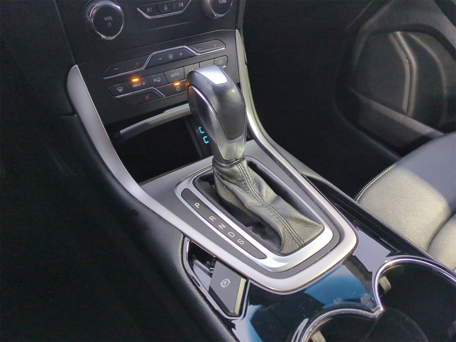 Thumbnail: 2018 Ford Edge - 32