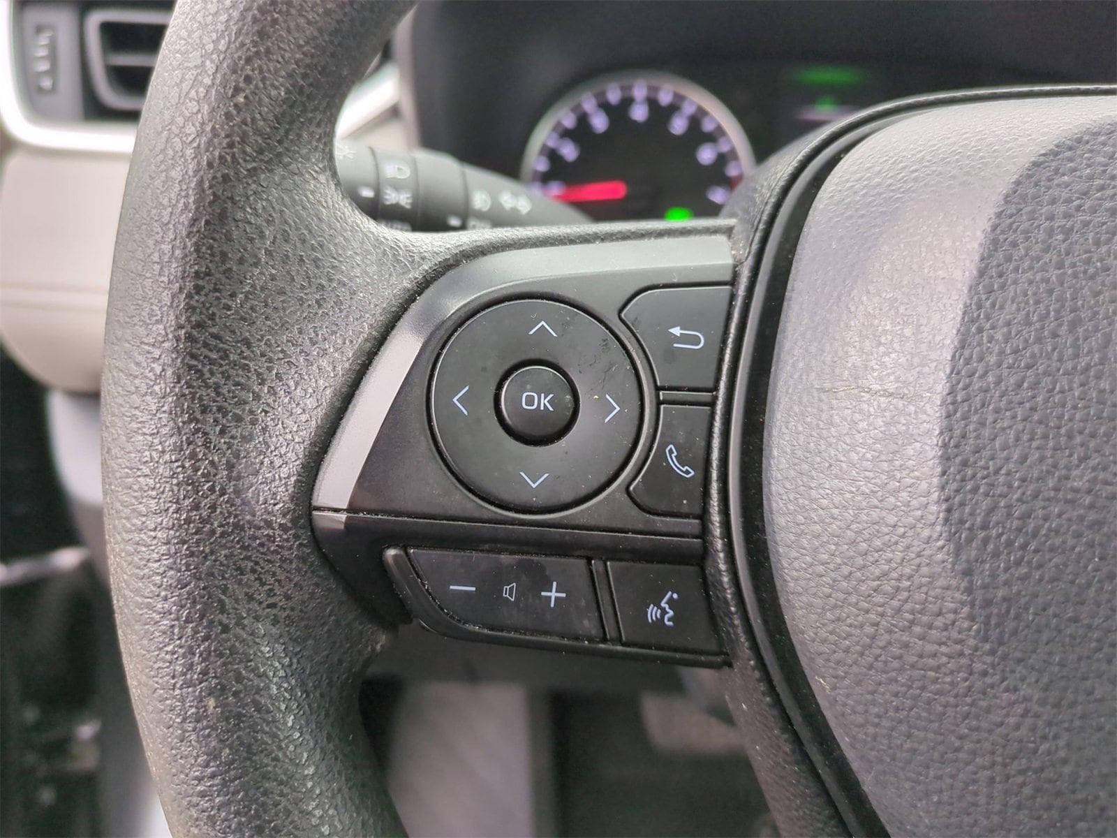 Thumbnail: 2019 Toyota RAV4 - 24