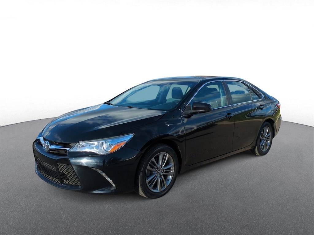 Used 2016 Toyota Camry SE Sedan