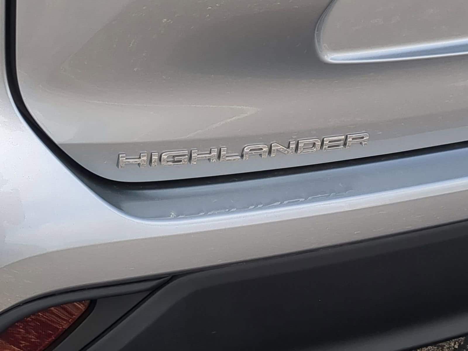Thumbnail: 2023 Toyota Highlander - 13