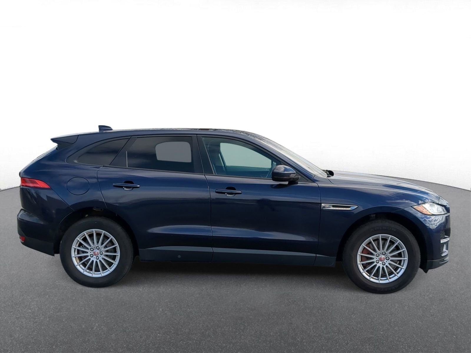 Thumbnail: 2017 Jaguar F-Pace - 9