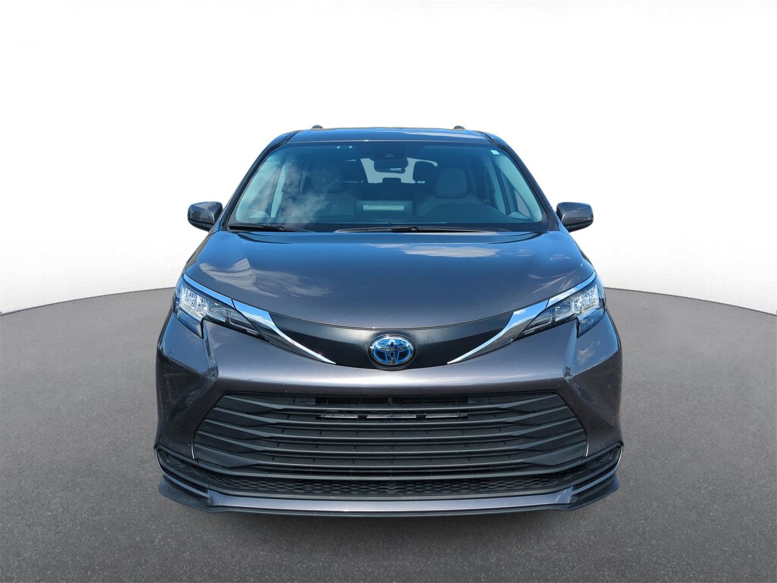 2023 Toyota Sienna LE photo 3