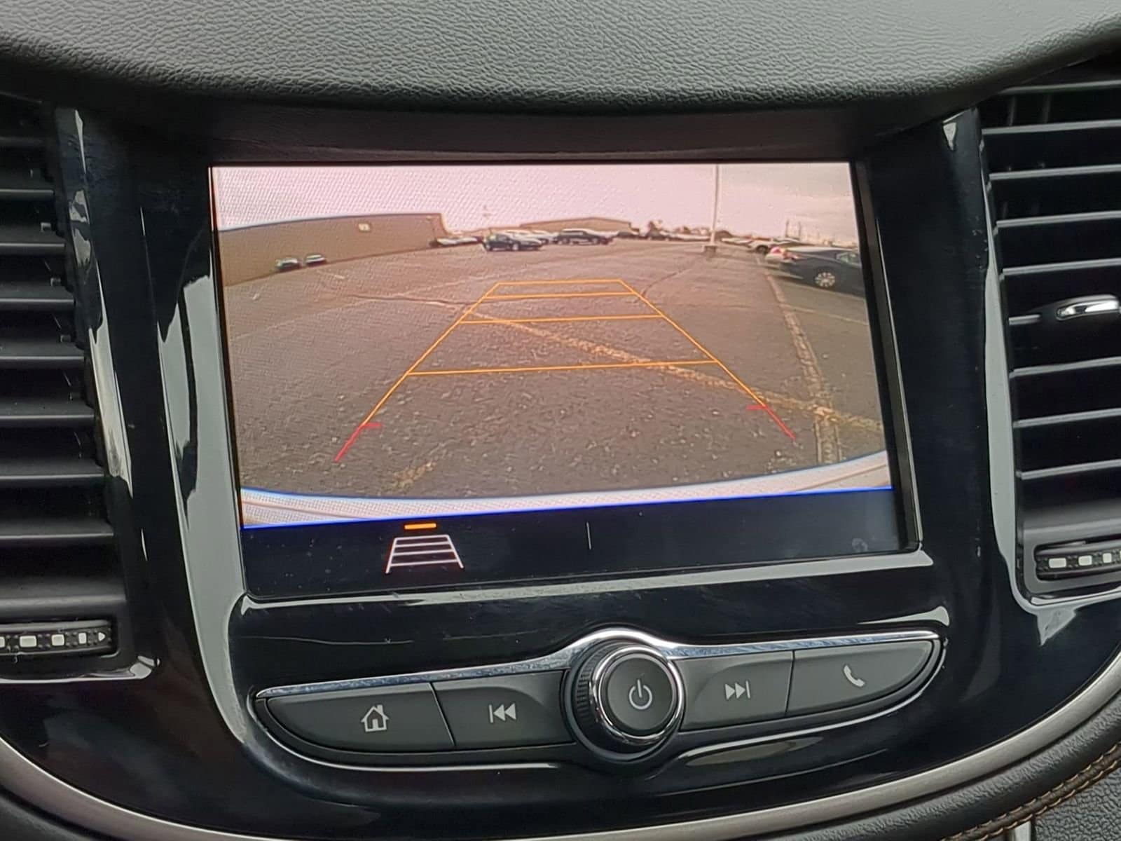 Thumbnail: 2020 Chevrolet Trax - 28