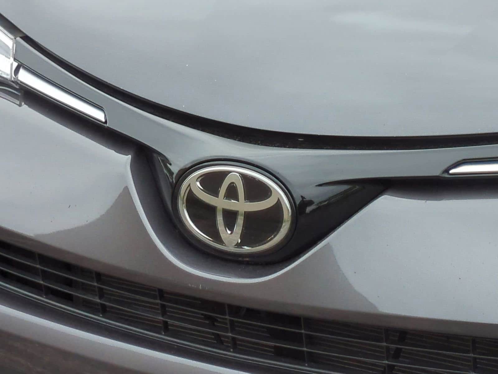 Thumbnail: 2017 Toyota RAV4 - 12