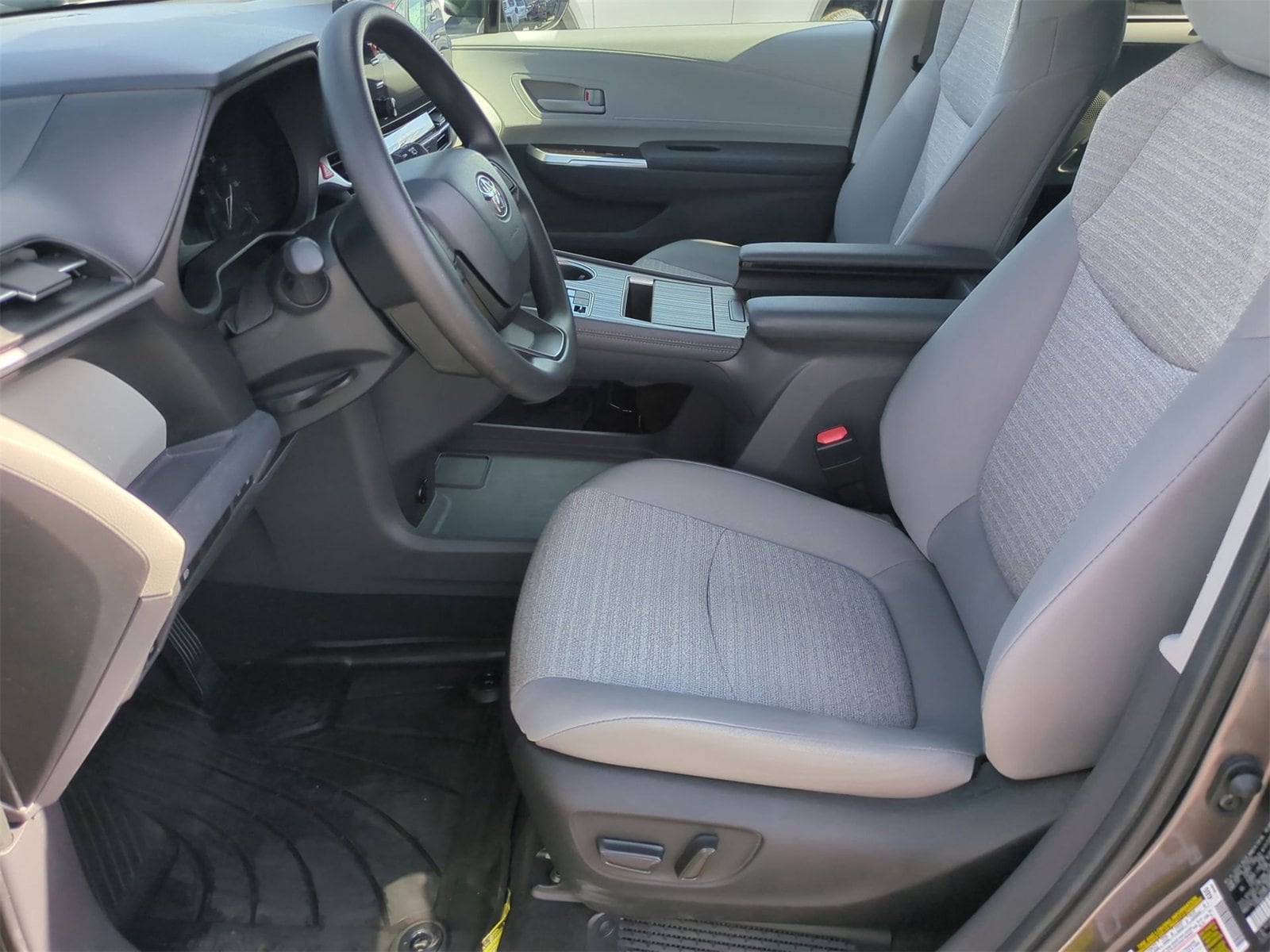 Thumbnail: 2023 Toyota Sienna - 15