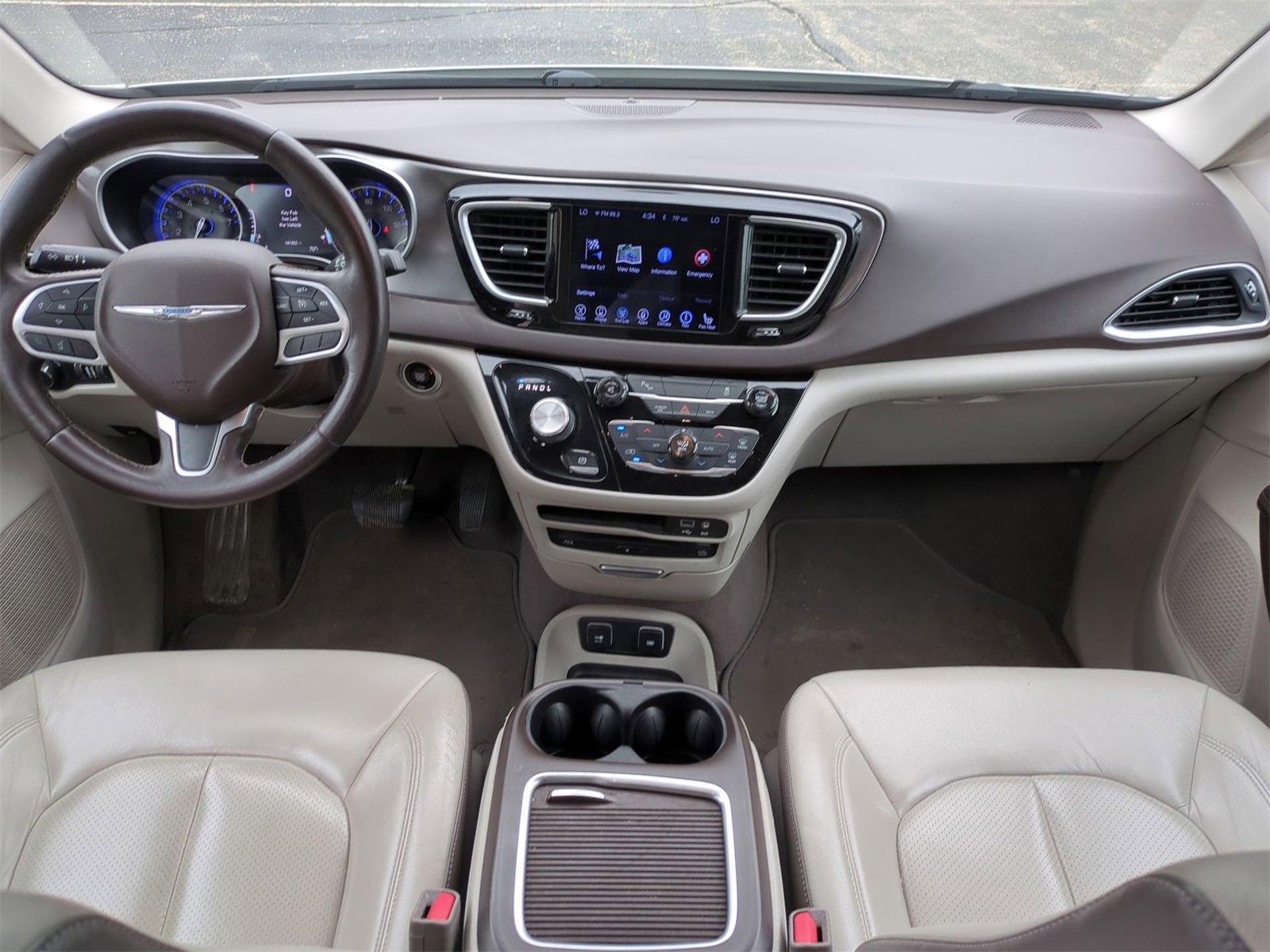 Thumbnail: 2017 Chrysler Pacifica - 14