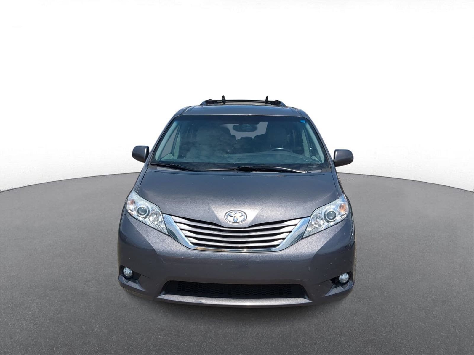 Thumbnail: 2016 Toyota Sienna - 3