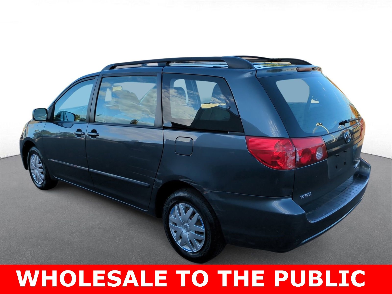Thumbnail: 2010 Toyota Sienna - 6