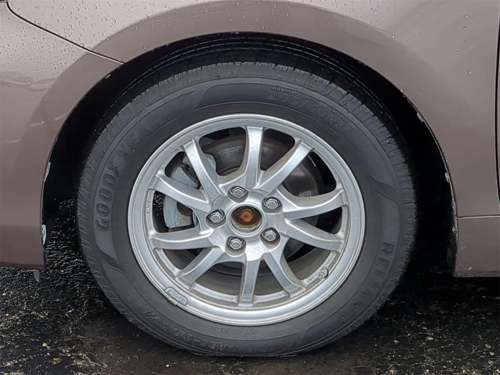 Thumbnail: 2017 Toyota Prius v - 14