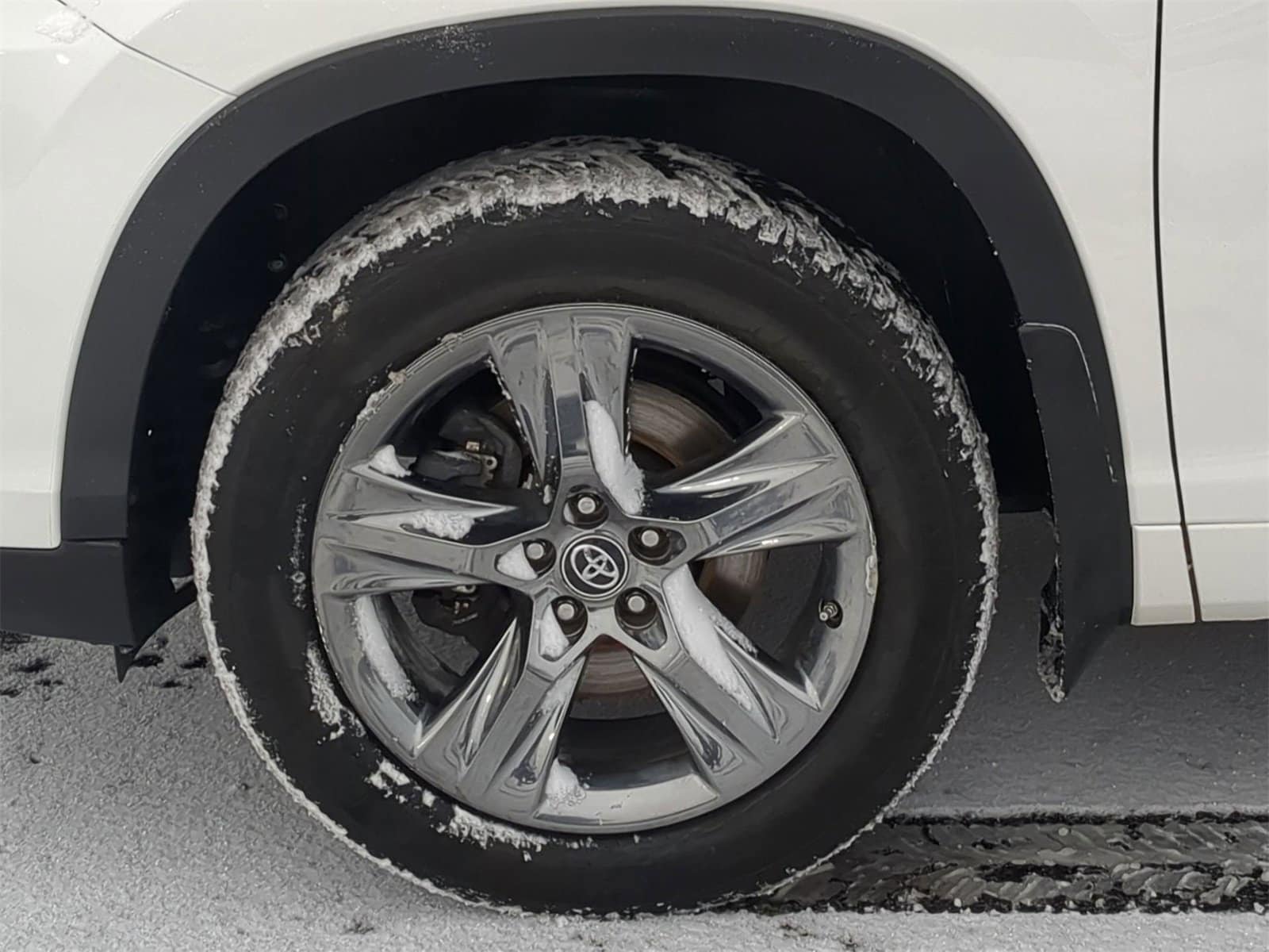 Thumbnail: 2018 Toyota Highlander - 14