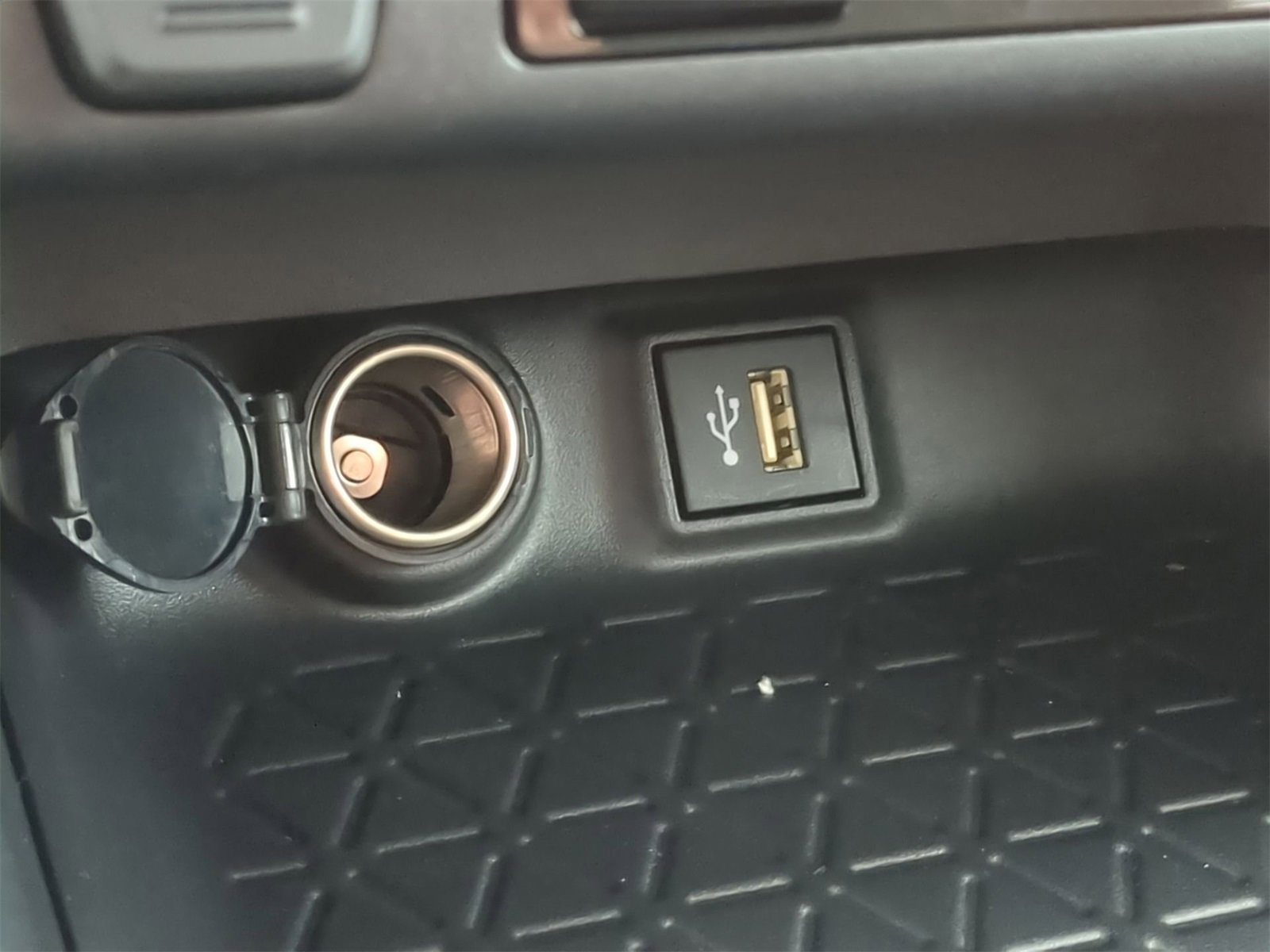 Thumbnail: 2025 Toyota RAV4 - 39