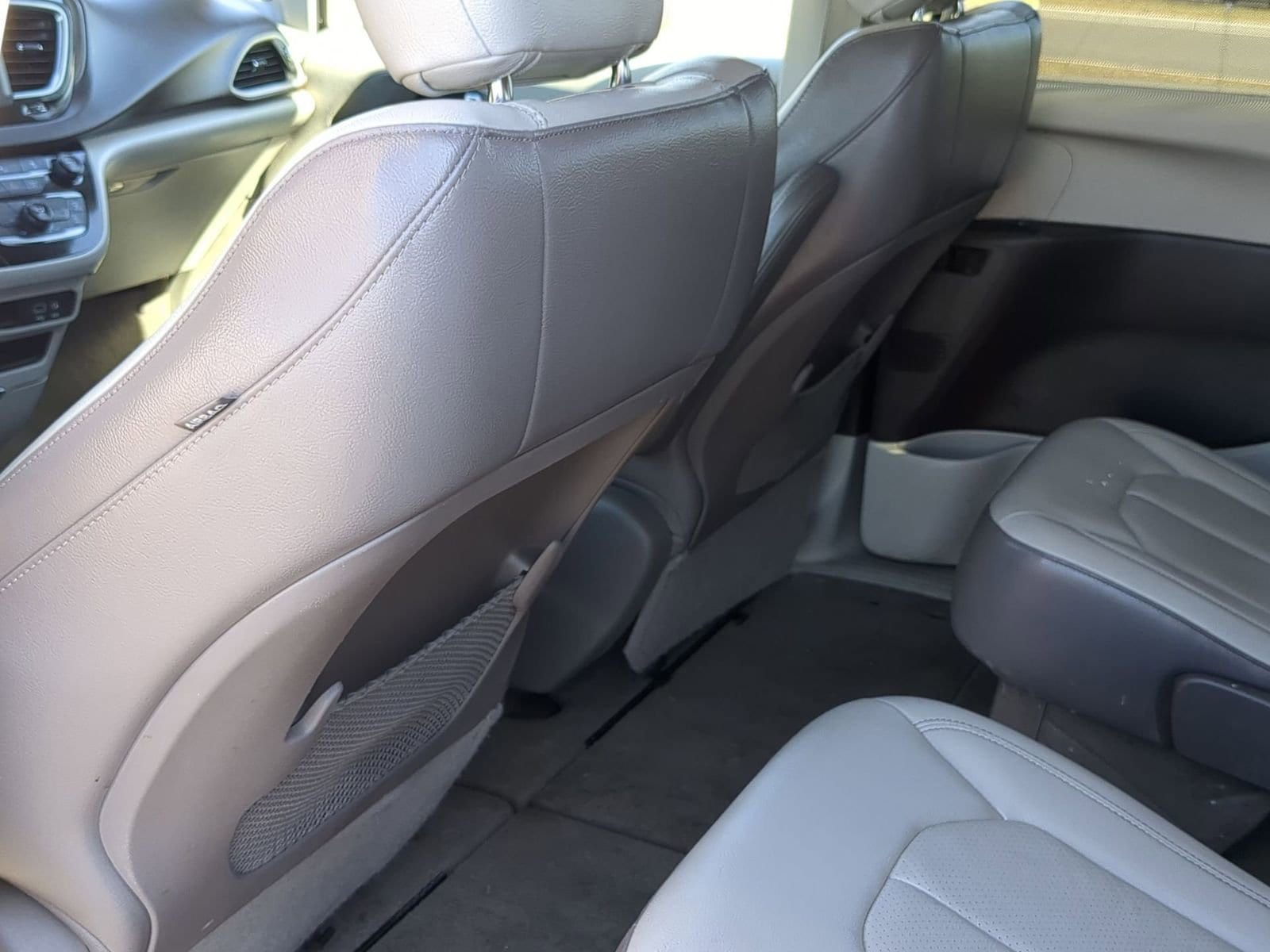 Thumbnail: 2018 Chrysler Pacifica - 18