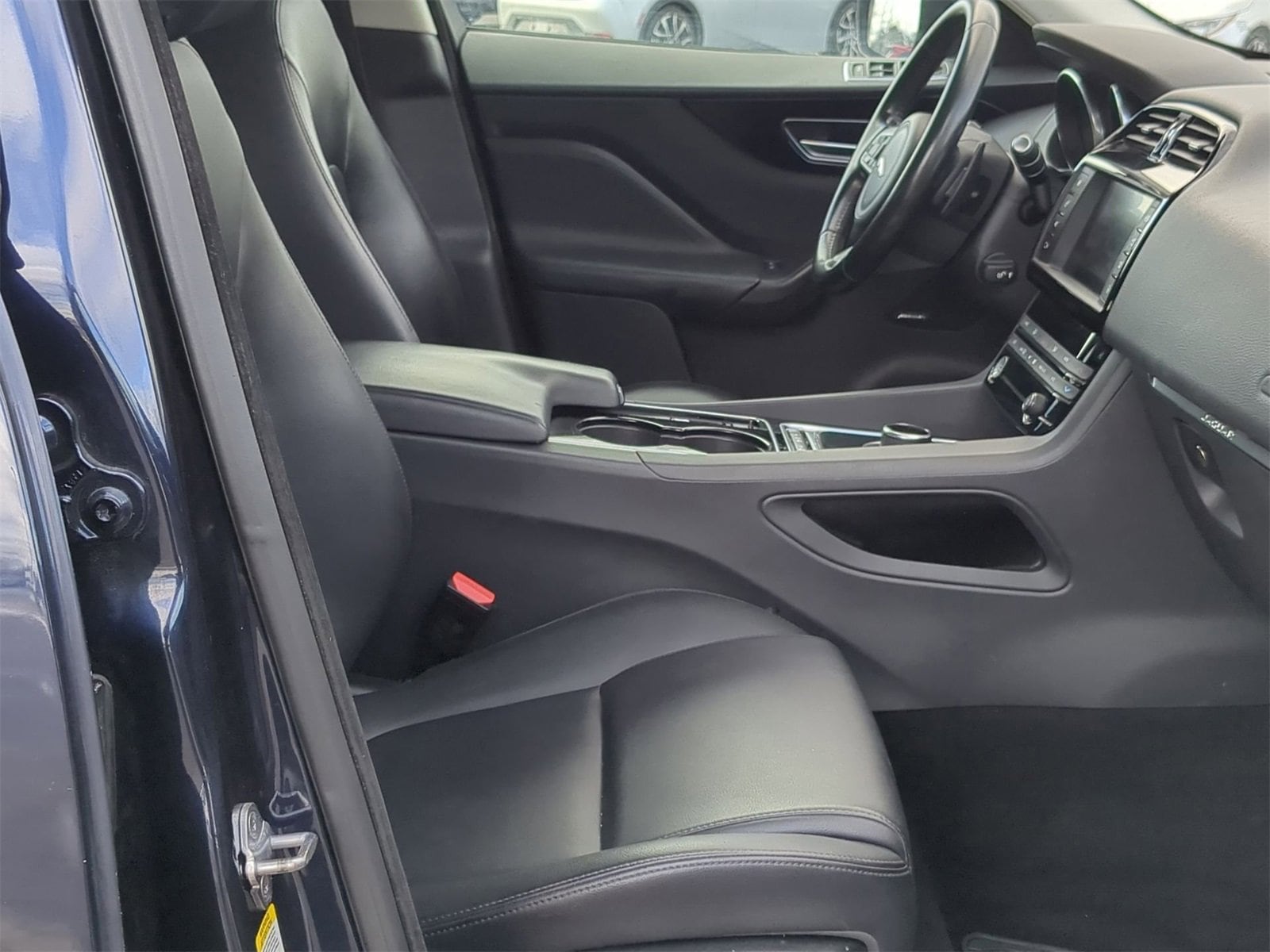 Thumbnail: 2017 Jaguar F-Pace - 28