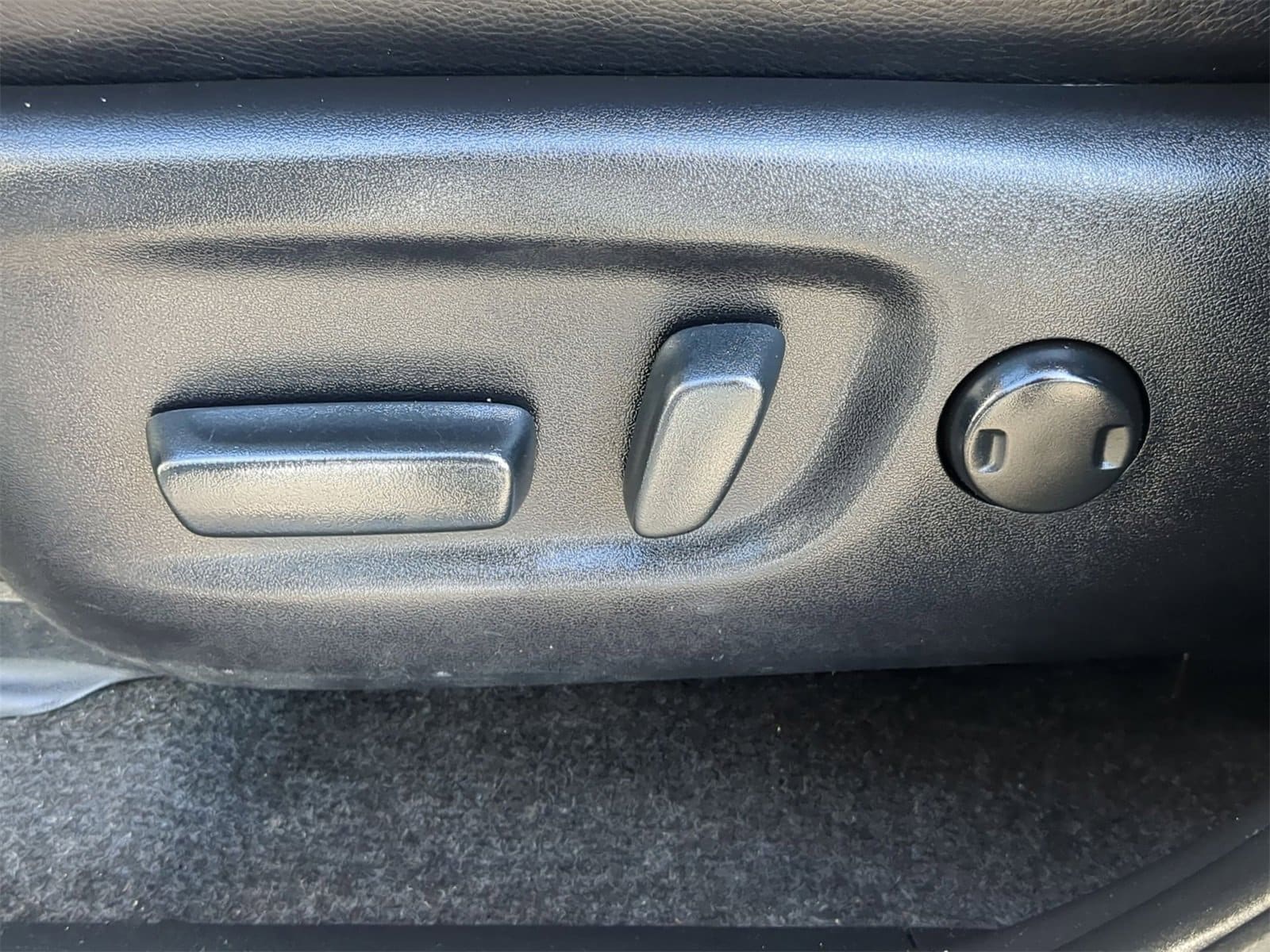 Thumbnail: 2018 Toyota RAV4 - 24