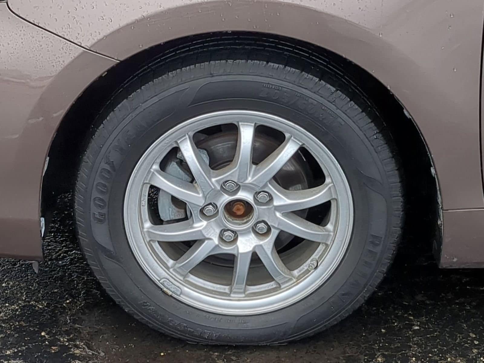 Thumbnail: 2017 Toyota Prius v - 14