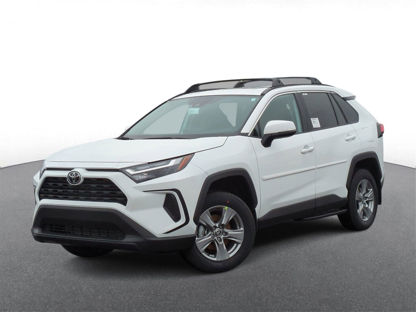 2025 Toyota RAV4 XLE's photo