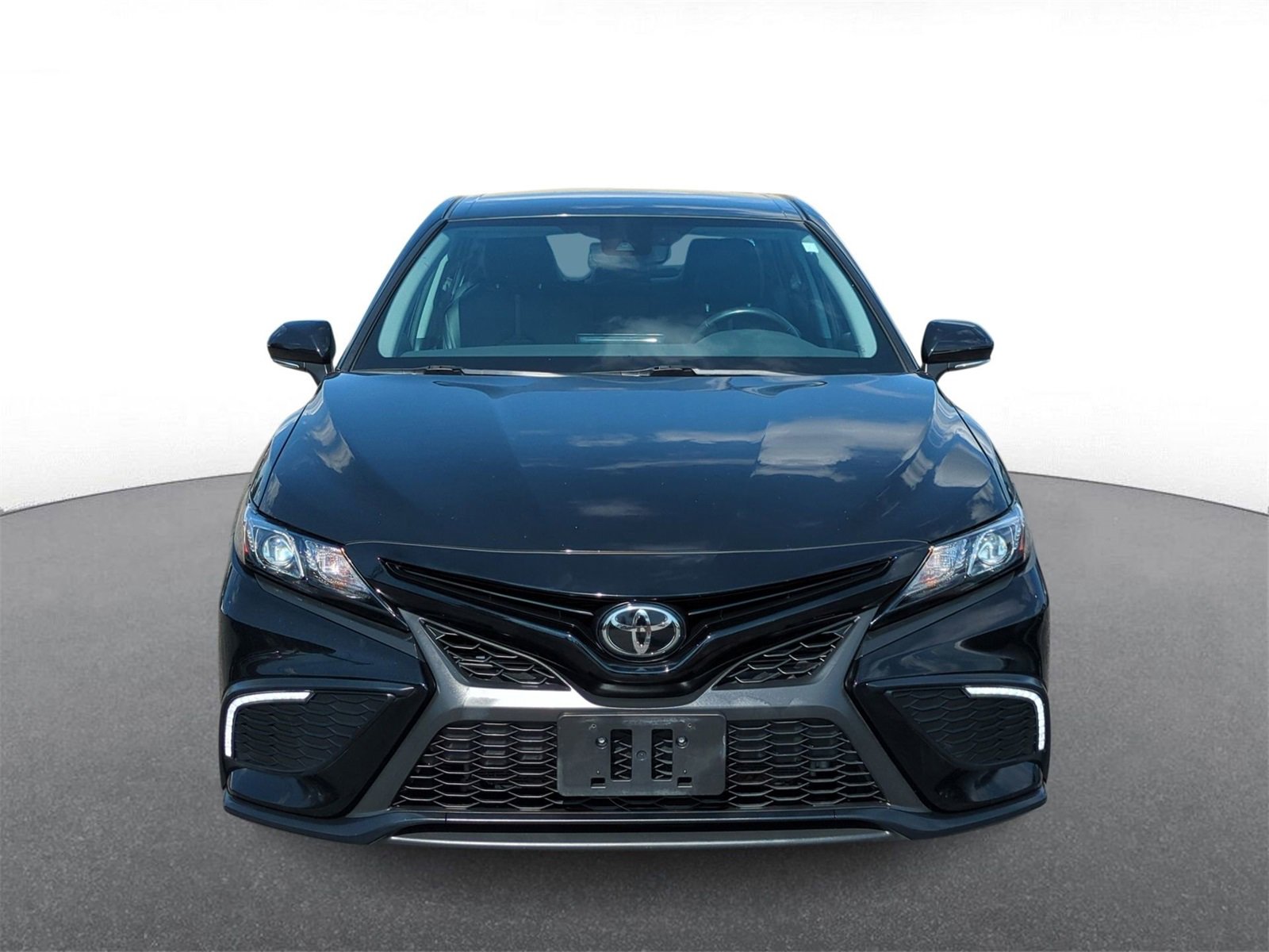 2022 Toyota Camry SE photo 3