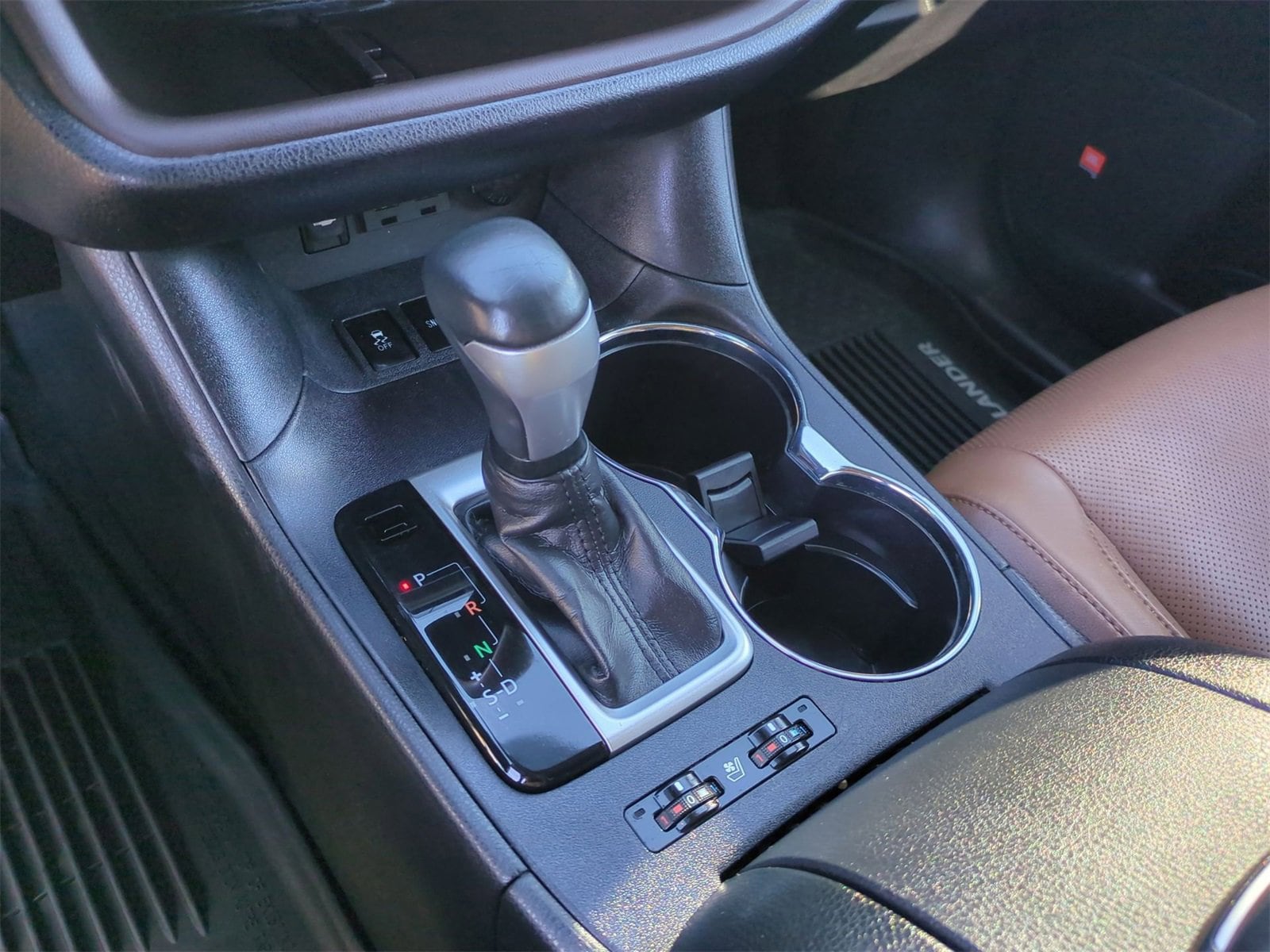 Thumbnail: 2019 Toyota Highlander - 32