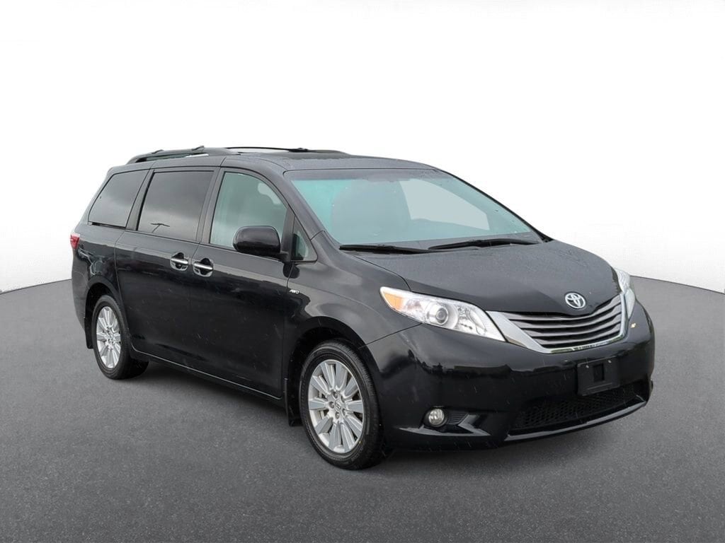 Used 2017 Toyota Sienna XLE Premium with VIN 5TDDZ3DCXHS169318 for sale in Troy, MI