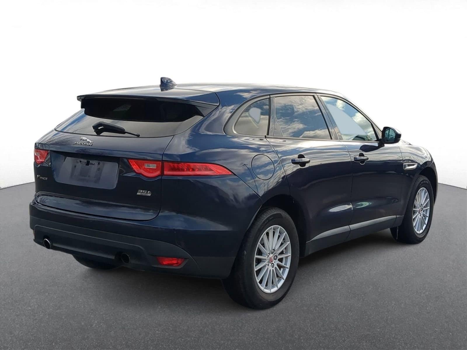 Thumbnail: 2017 Jaguar F-Pace - 8