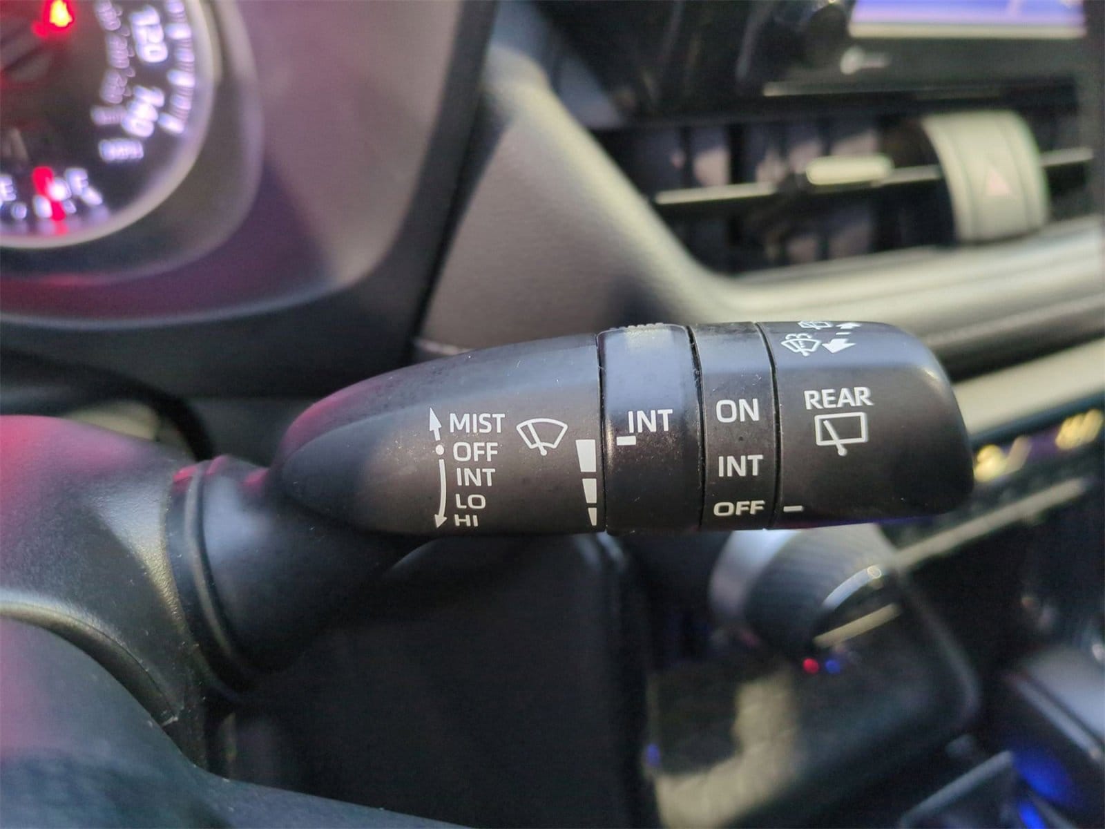 Thumbnail: 2021 Toyota RAV4 - 25