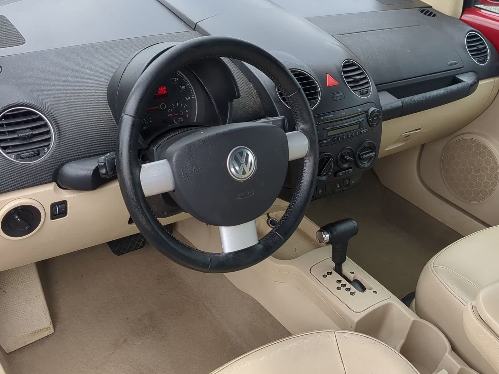 Thumbnail: 2008 Volkswagen New Beetle - 10
