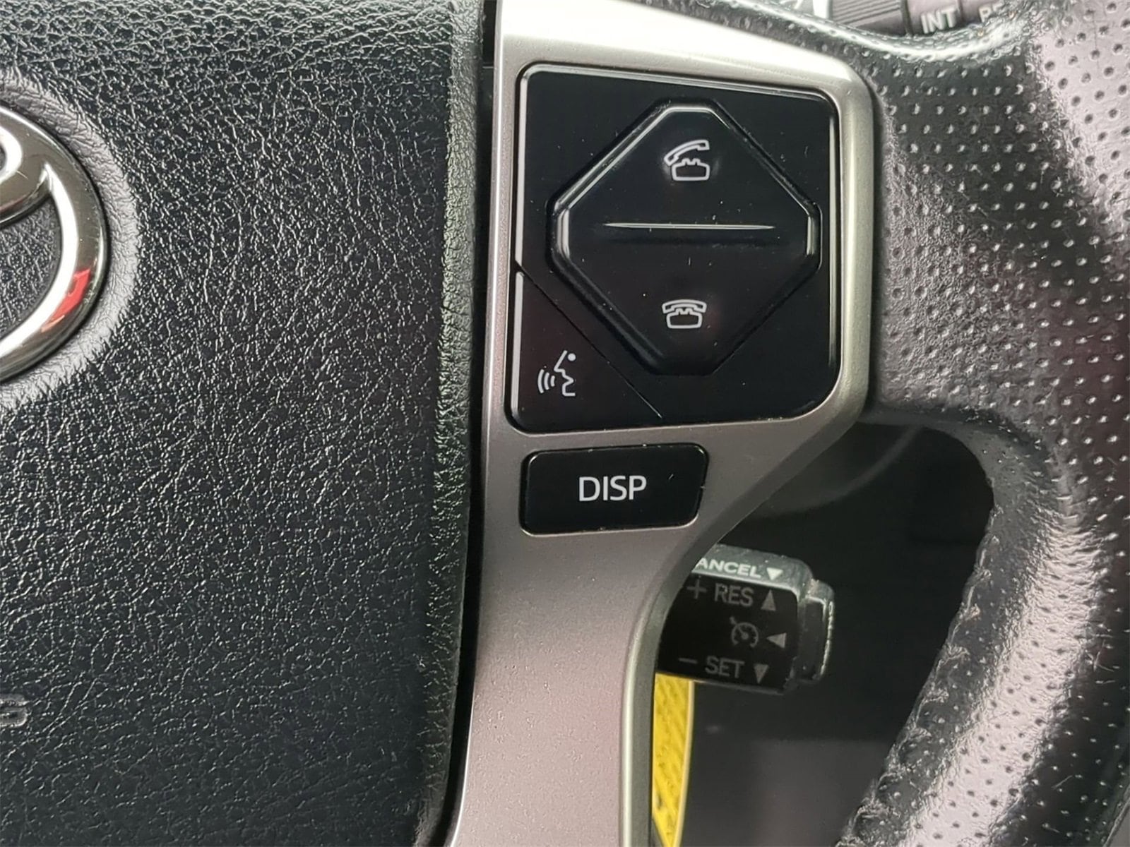 Thumbnail: 2015 Toyota 4Runner - 31