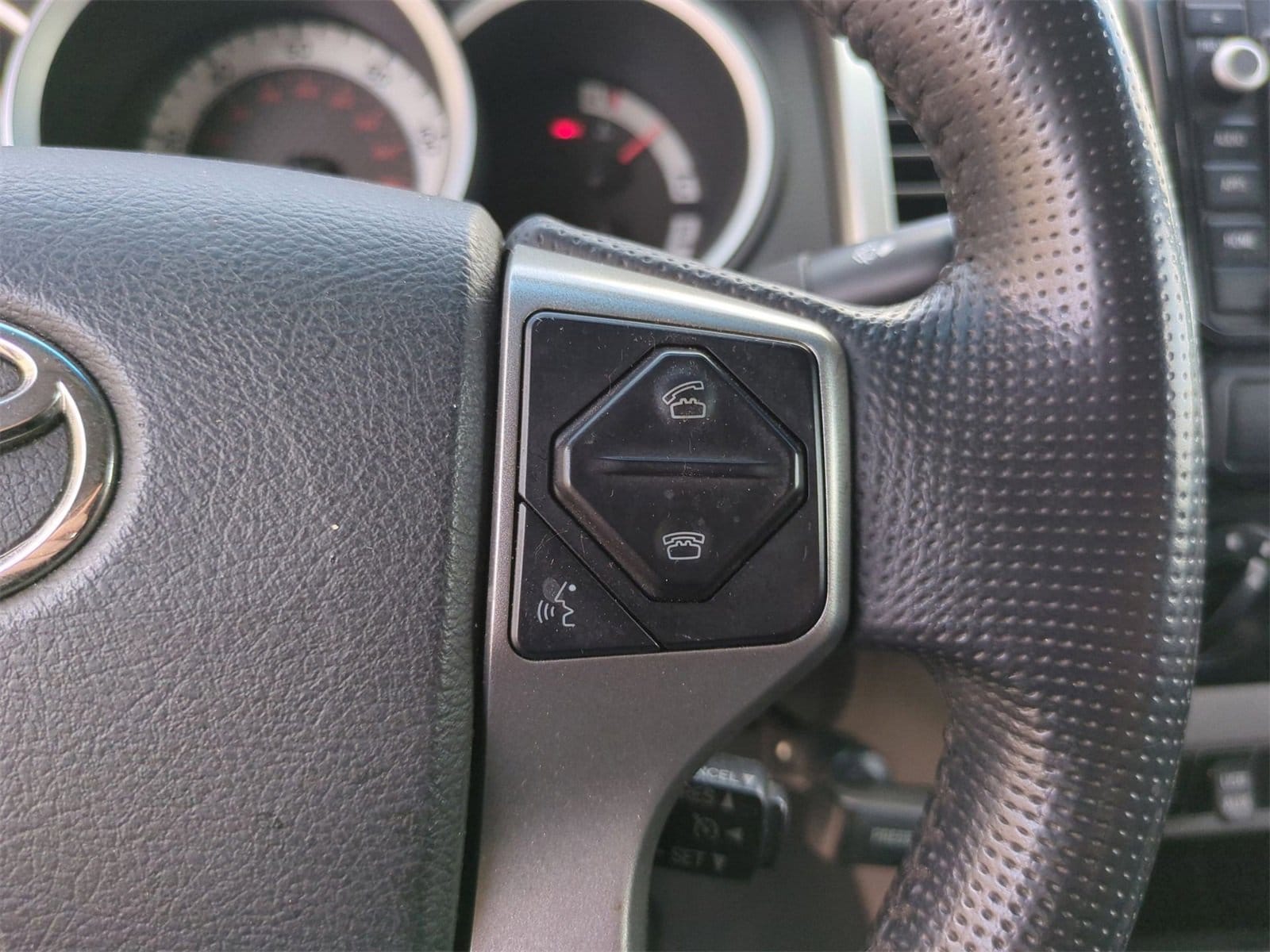 Thumbnail: 2014 Toyota Tacoma - 21