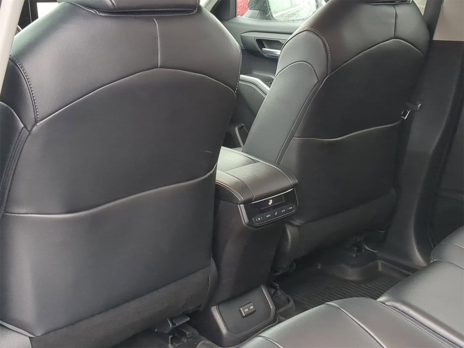 Thumbnail: 2023 Toyota Highlander - 25