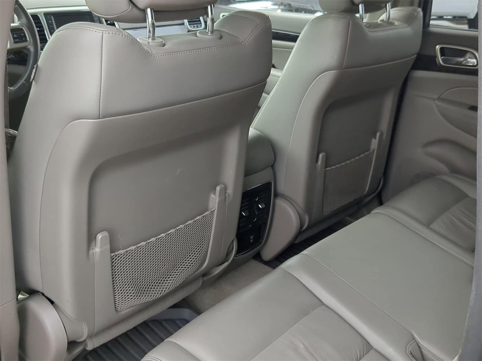 Thumbnail: 2011 Jeep Grand Cherokee - 25