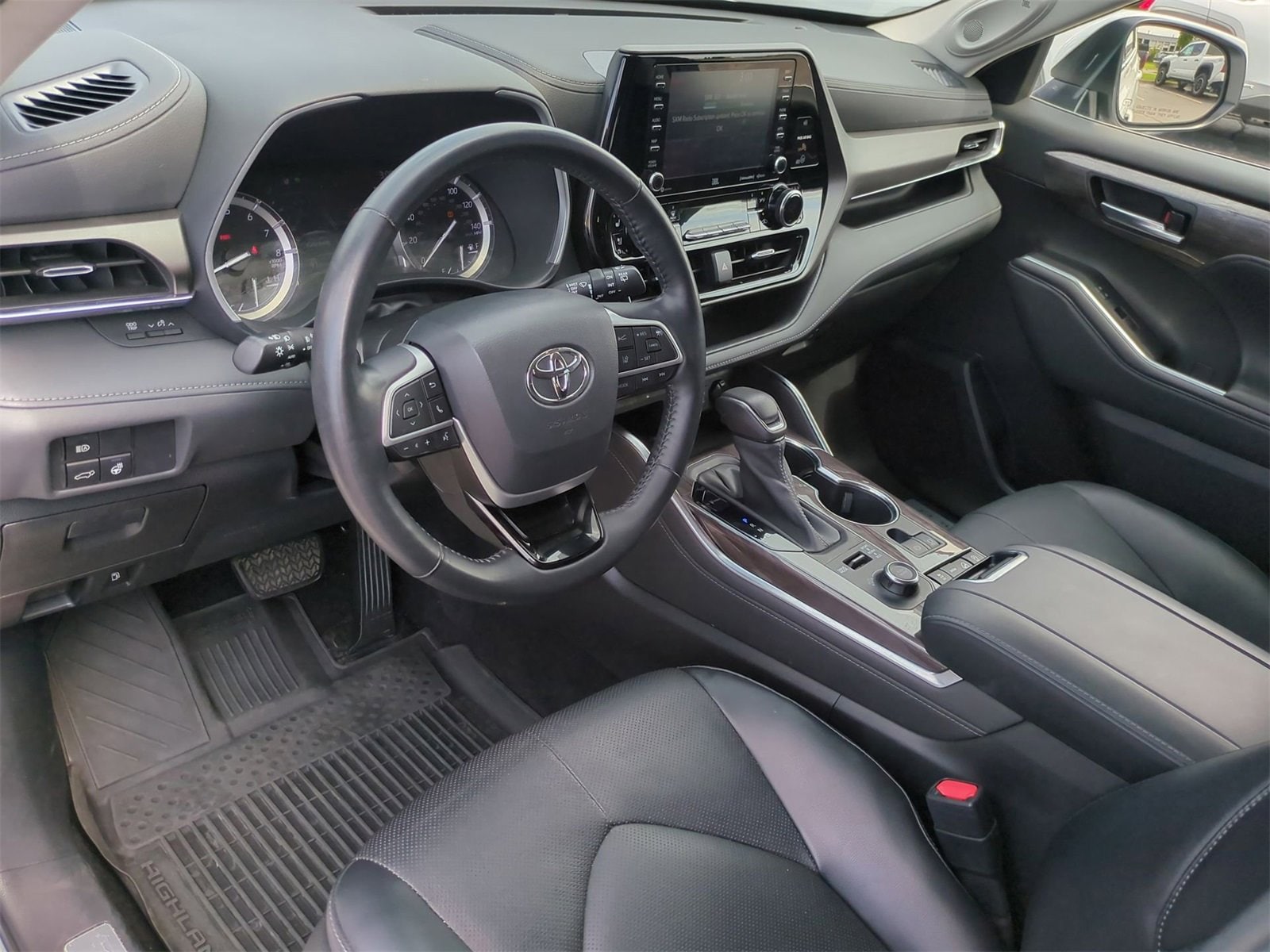 Thumbnail: 2022 Toyota Highlander - 10