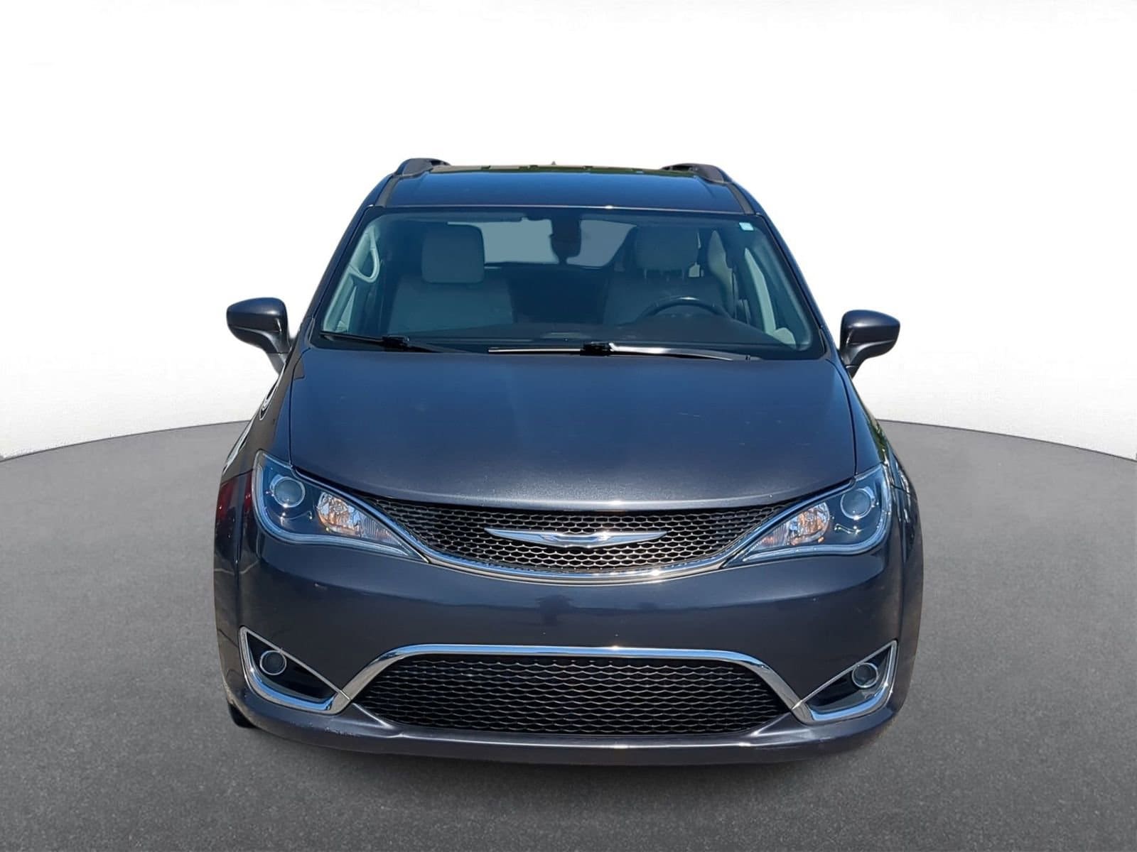Thumbnail: 2017 Chrysler Pacifica - 3