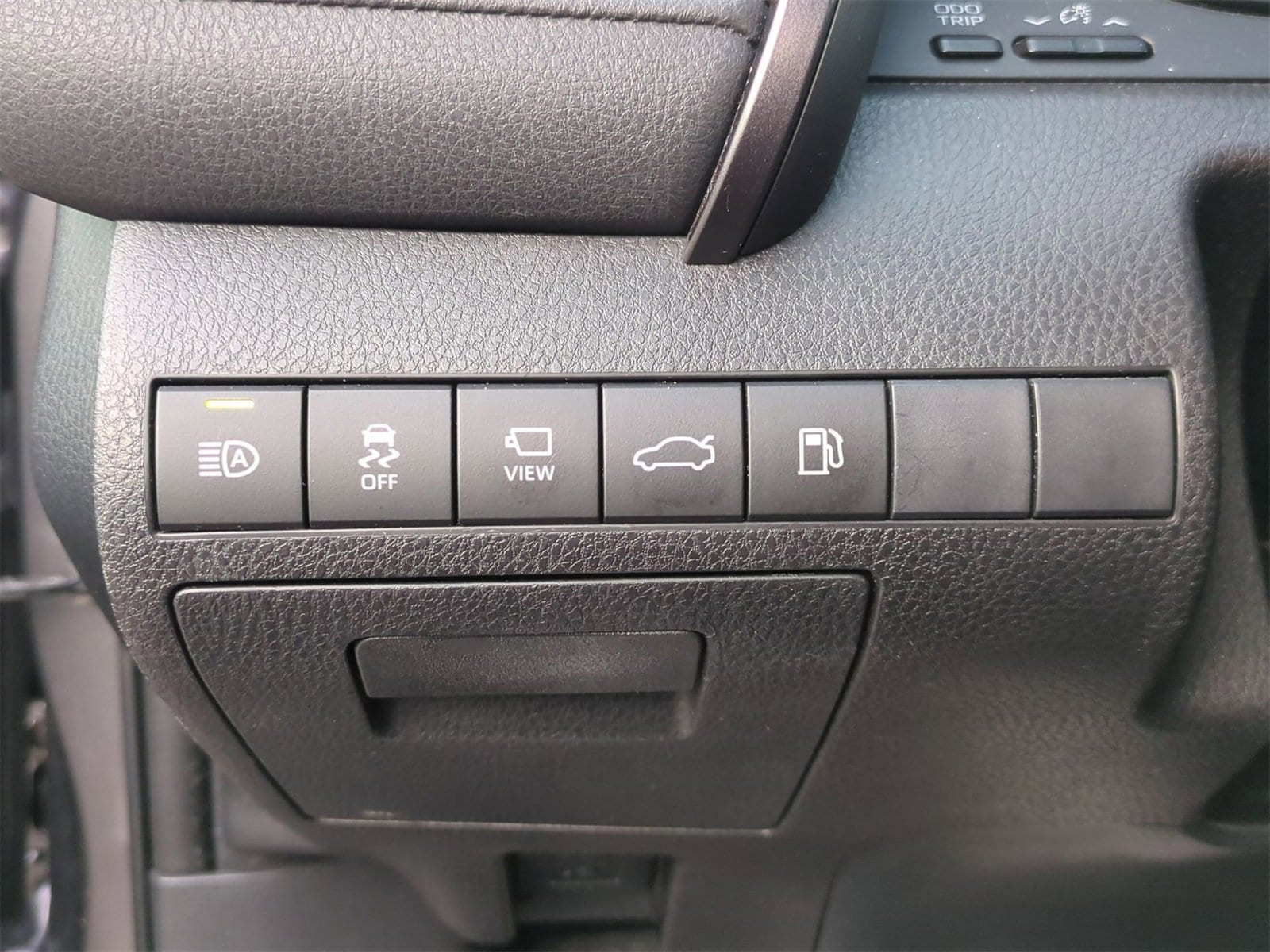 Thumbnail: 2018 Toyota Camry - 28