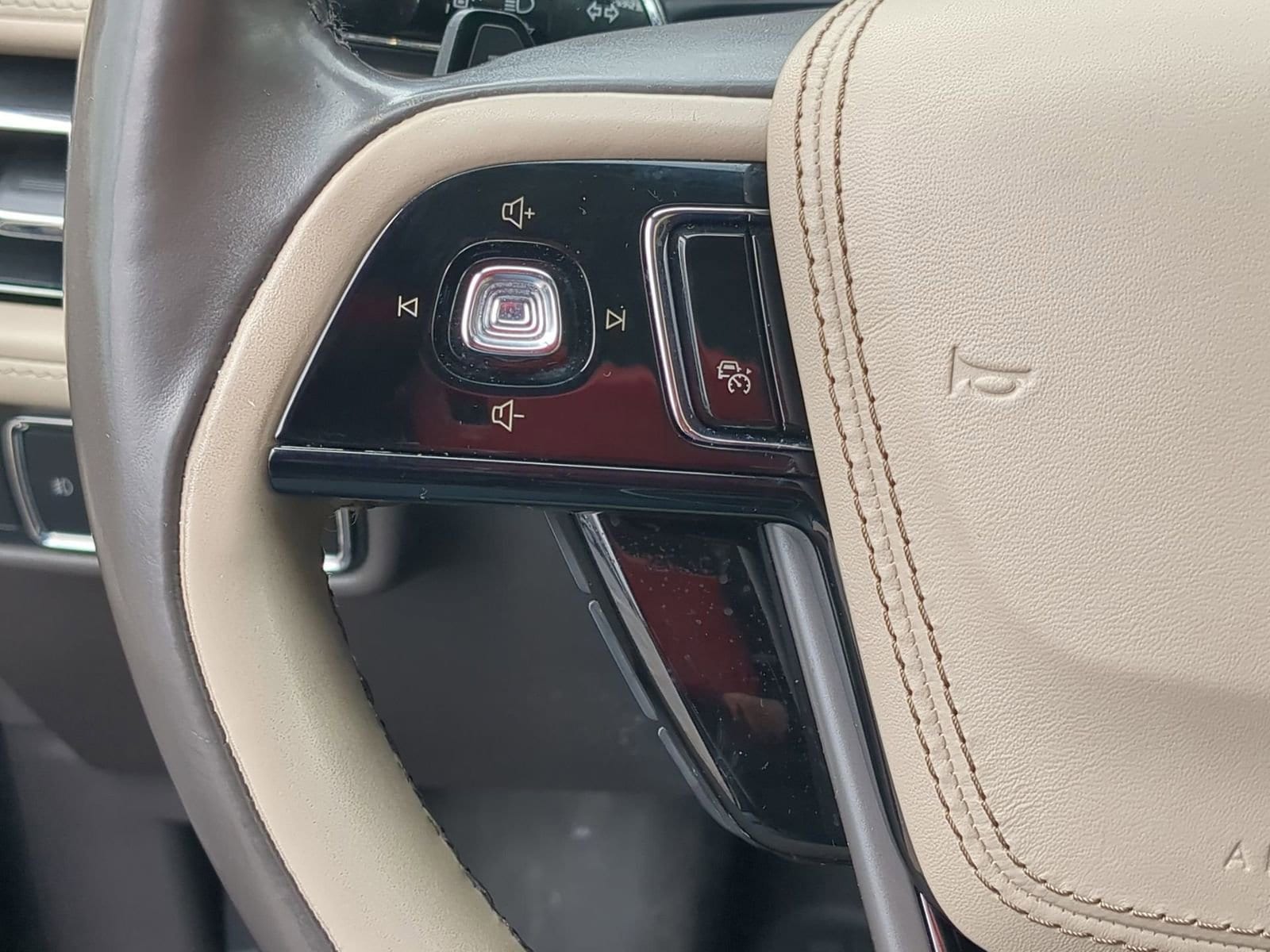 Thumbnail: 2020 Lincoln Aviator - 22