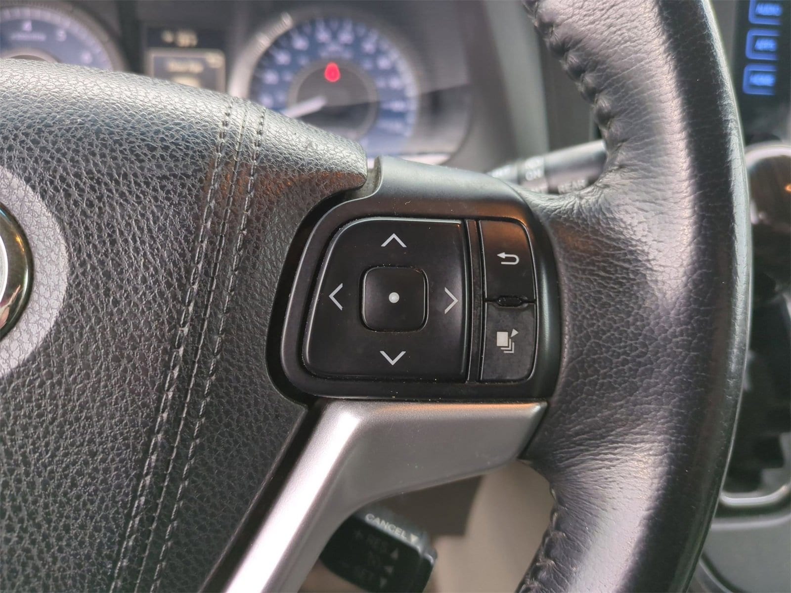 Thumbnail: 2015 Toyota Sienna - 24