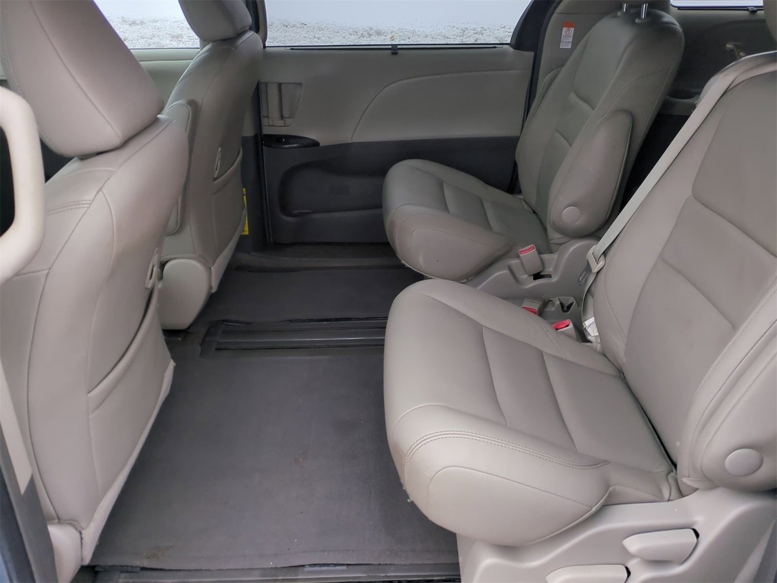 Thumbnail: 2015 Toyota Sienna - 19