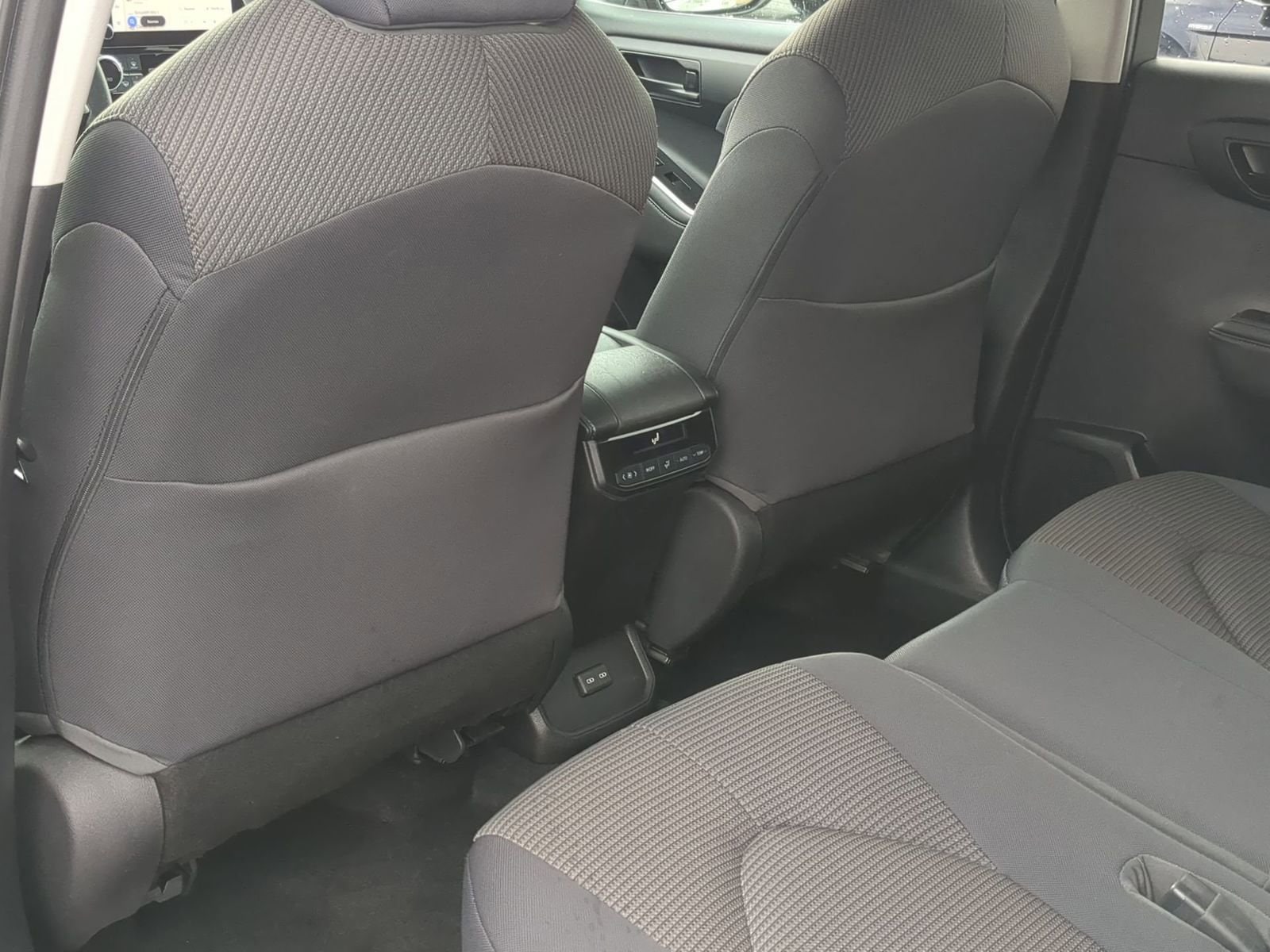 Thumbnail: 2023 Toyota Highlander - 18