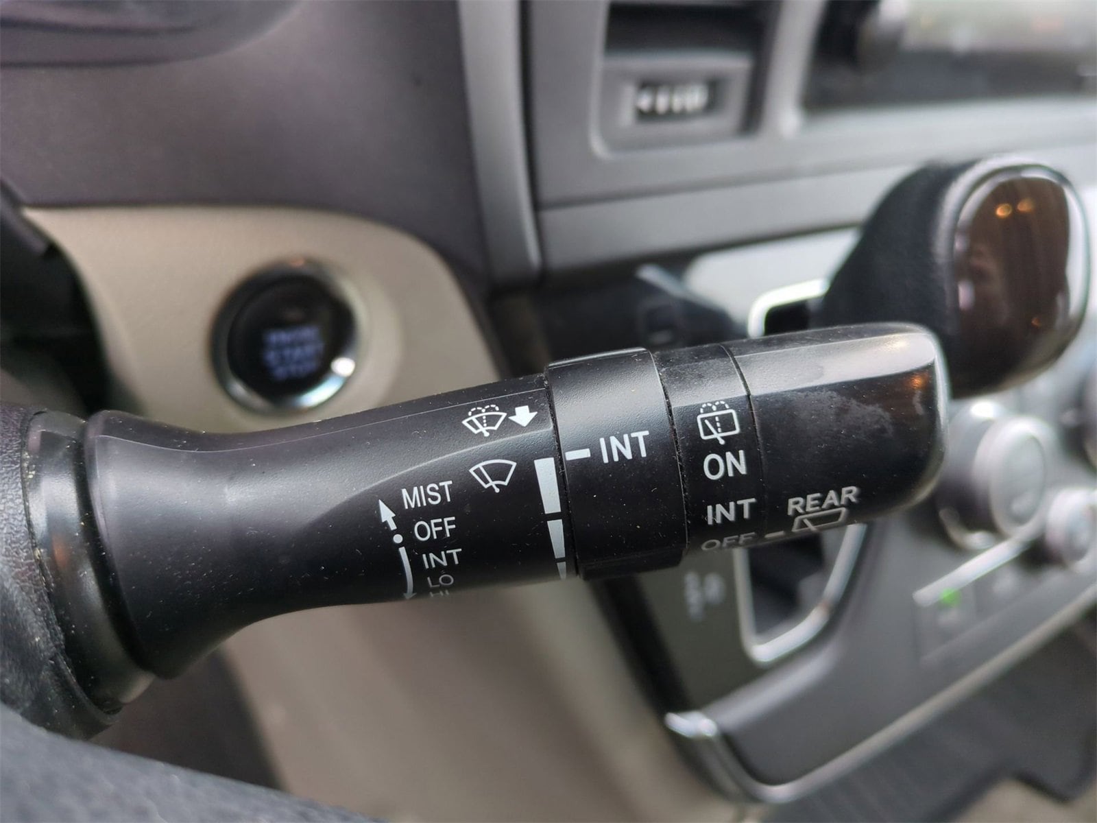 Thumbnail: 2015 Toyota Sienna - 25