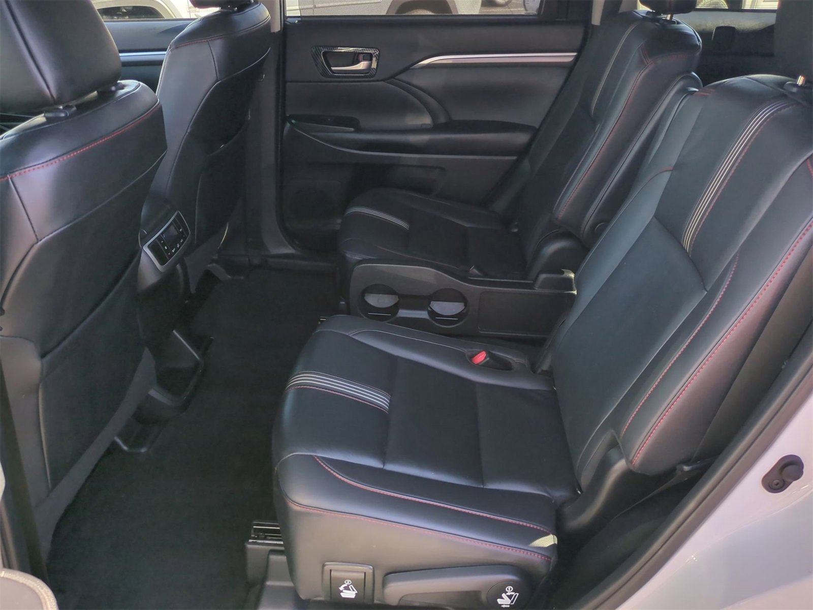 Thumbnail: 2019 Toyota Highlander - 20