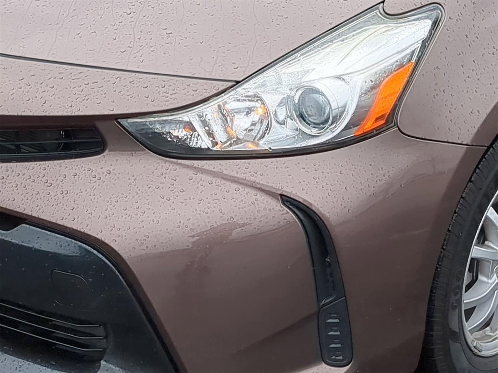 Thumbnail: 2017 Toyota Prius v - 11