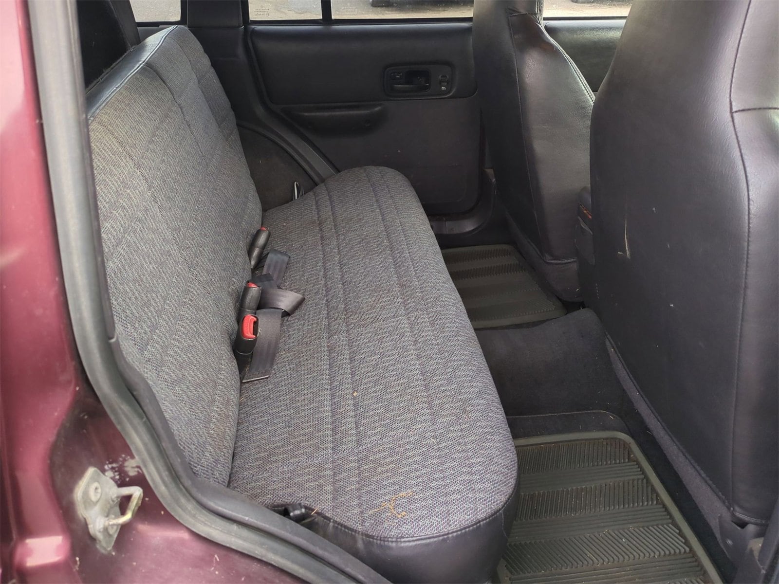 Thumbnail: 2001 Jeep Cherokee - 19