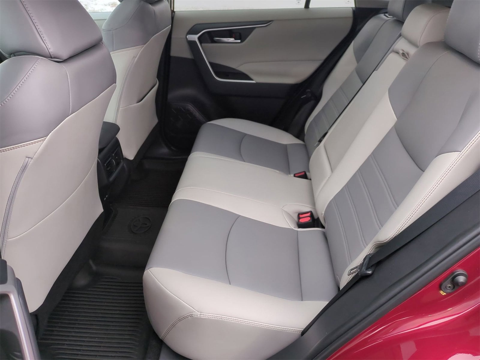 Thumbnail: 2022 Toyota RAV4 - 20