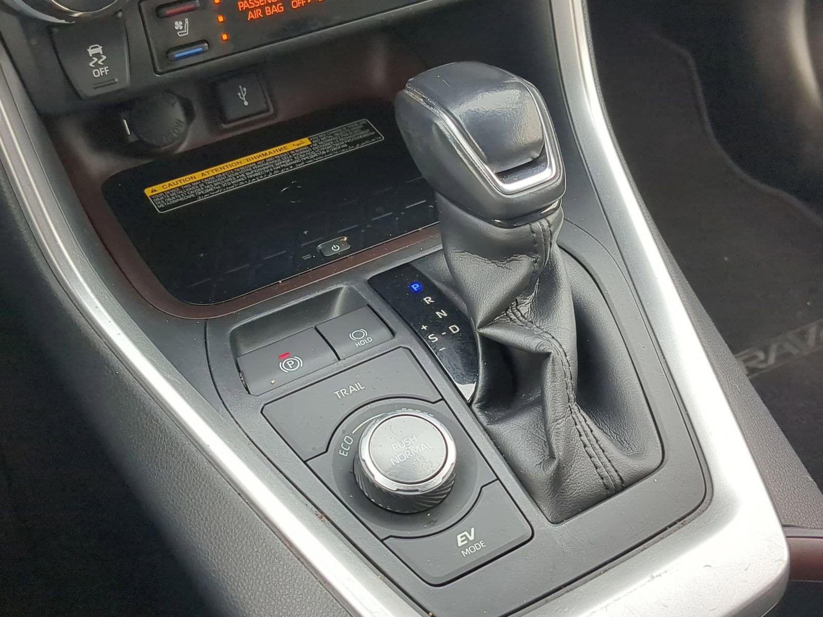 Thumbnail: 2020 Toyota RAV4 - 32