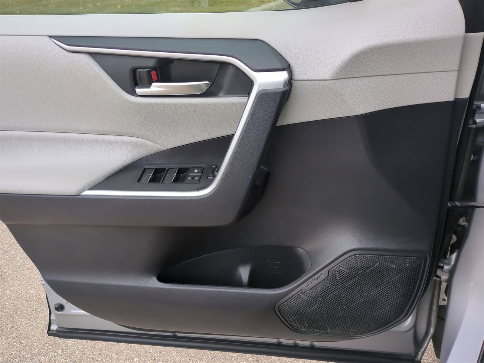 Thumbnail: 2020 Toyota RAV4 - 30