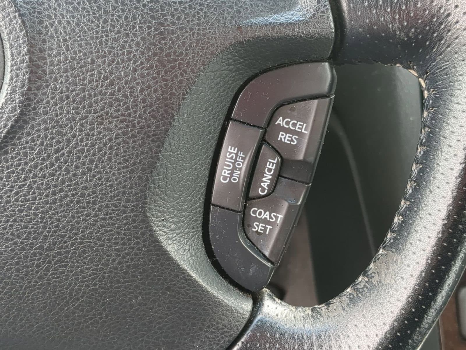 Thumbnail: 2001 Nissan Maxima - 22