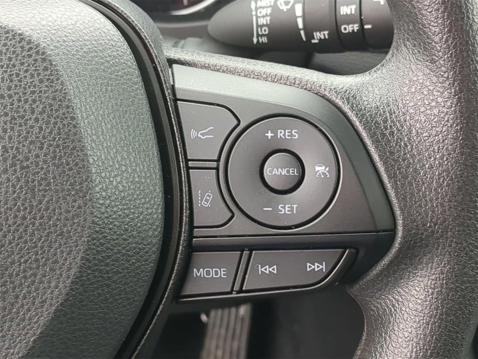 Thumbnail: 2025 Toyota RAV4 - 31